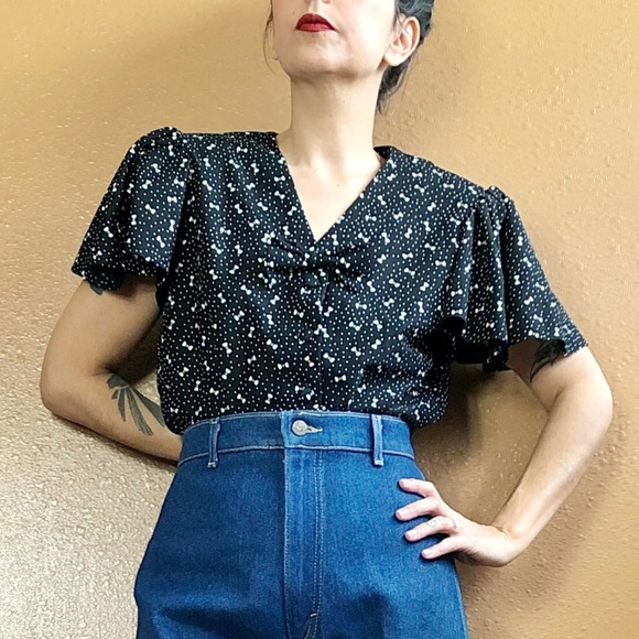 SOLD Vintage 80s Bow Tie Flutter Sleeve Blouse + Tiered Ruffle Skirt 2 Piece Set - Picture 4 of 5